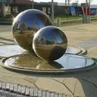 Фонтан из 2 стальных шаров (518906) ∅ 1 и ∅ 1,5 м. Великий Новгород 