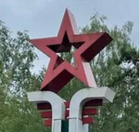 Красная звезда на стелу в Великом Новгороде (518402)