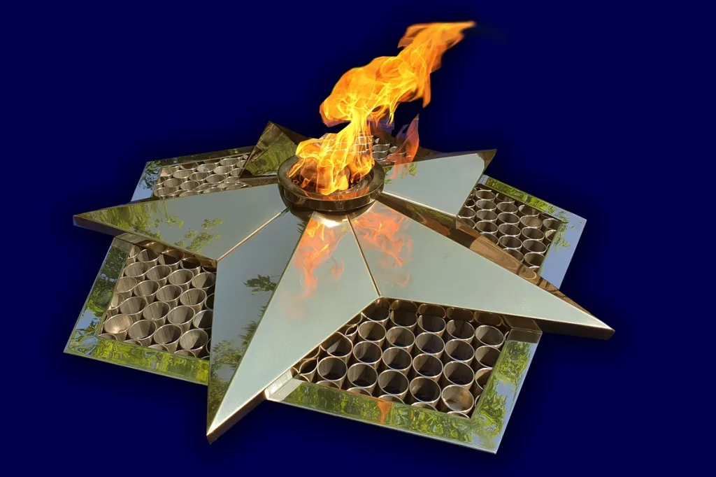 Вечный огонь звезда с газовой в Великом Новгороде 